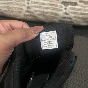 Kids Shaqs size 4.5 Y